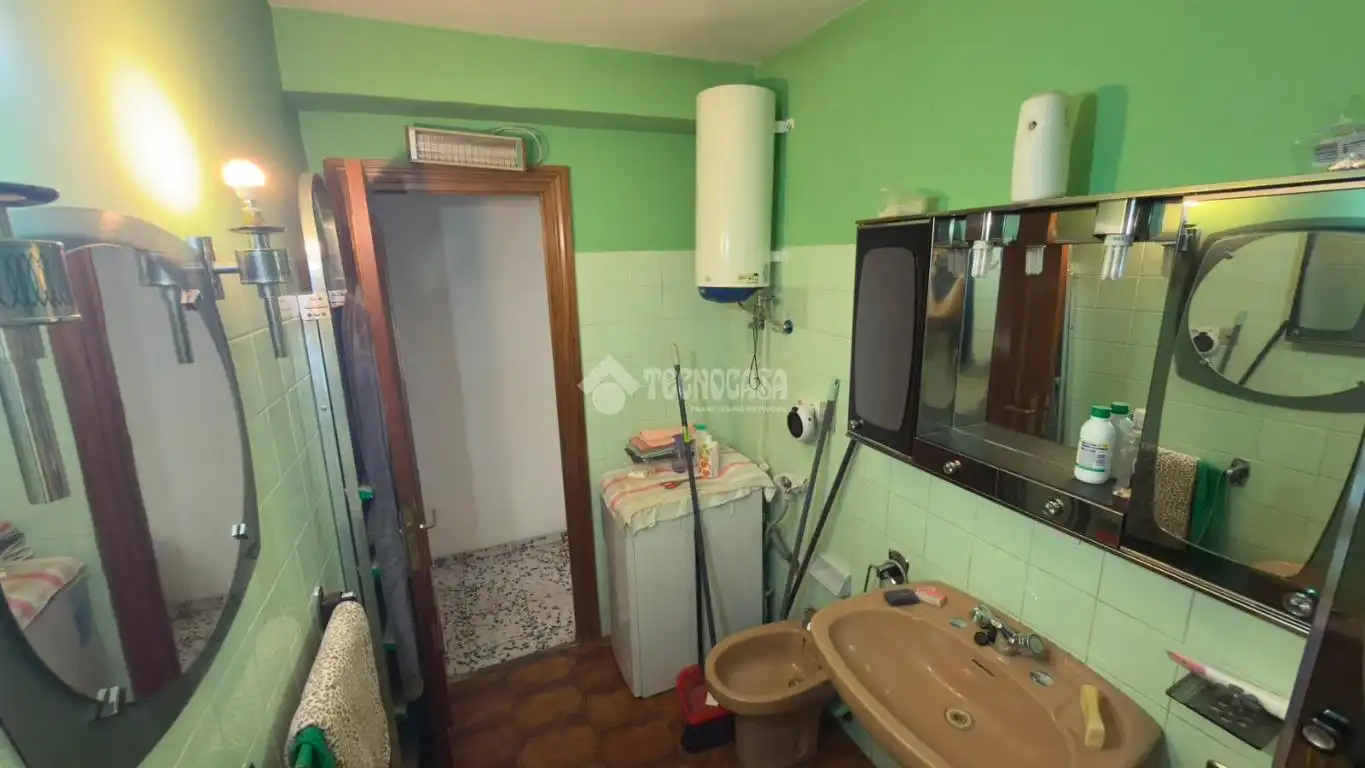 Baño de Piso en venta en Madrid con Calefacción y Terraza