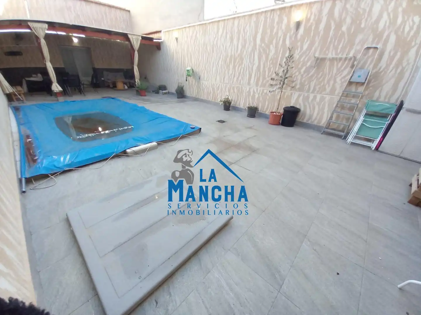 Terrassa de Casa o xalet en venda en Madrigueras amb Piscina i Moblat