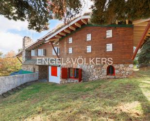 Vista exterior de Casa o xalet en venda en Alp amb Calefacció, Jardí privat i Parquet