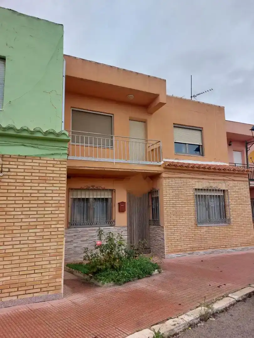 Vista exterior de Casa o chalet en venta en Utiel, Valencia
