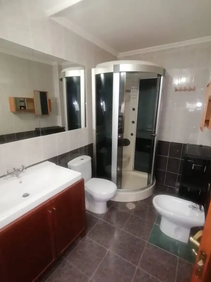 Bany de Dúplex en venda en Gijón  amb Calefacció, Parquet i Traster