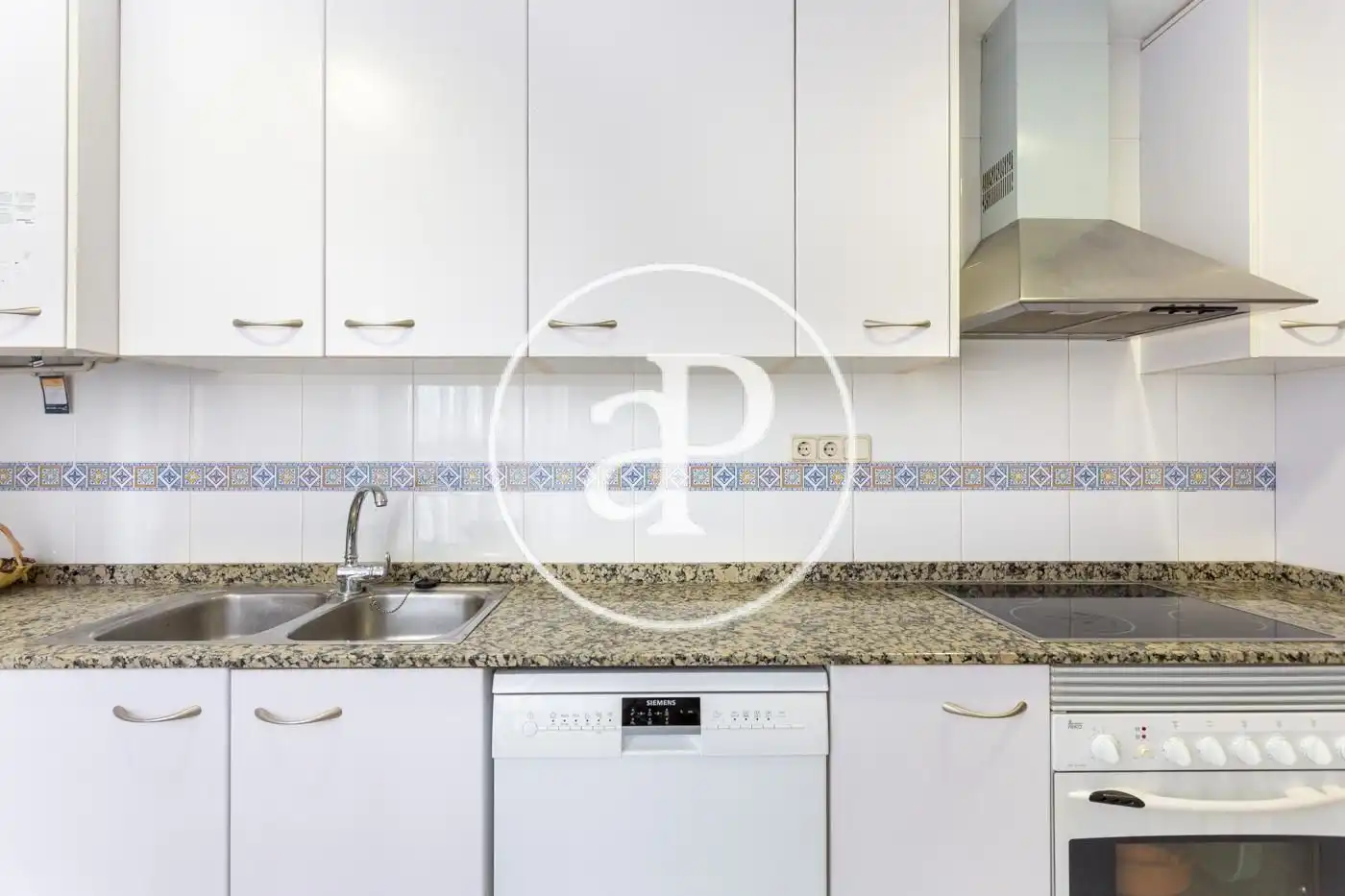 Kitchen of Flat for rent in Valencia  with Air Conditioner, Heating and Private garden