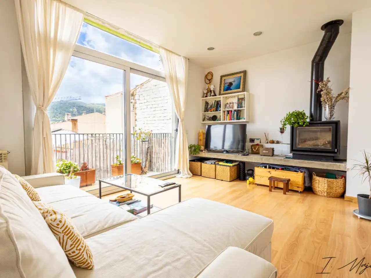 Tríplex con jardín en venta en Carrer Calàbria 79