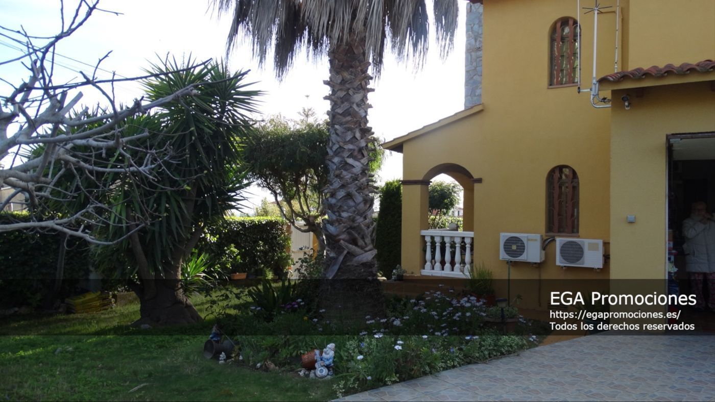 Jardí de Casa o xalet en venda en Cubelles amb Aire condicionat, Traster i Piscina