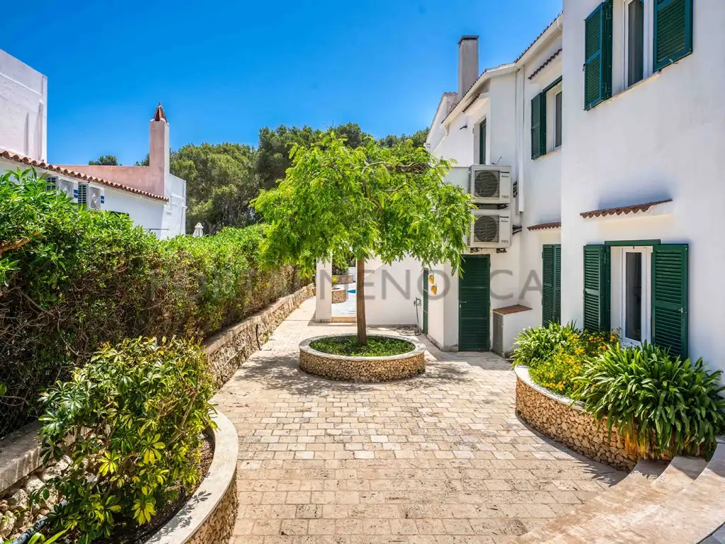 Vista exterior de Casa o xalet en venda en Ciutadella de Menorca amb Aire condicionat, Jardí privat i Terrassa