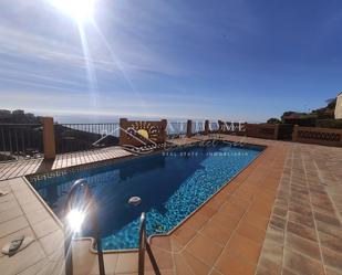 Piscina de Casa o xalet en venda en Torrox amb Aire condicionat, Terrassa i Piscina