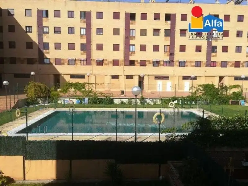 Piscina de Pis en venda en Cáceres Capital amb Aire condicionat, Calefacció i Parquet