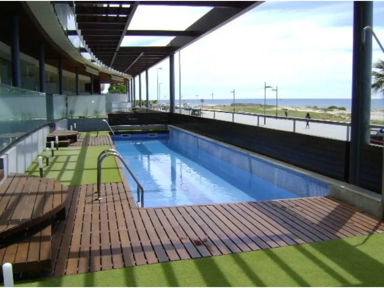 Piscina de Piso de alquiler en Cubelles con Aire acondicionado, Calefacción y Terraza