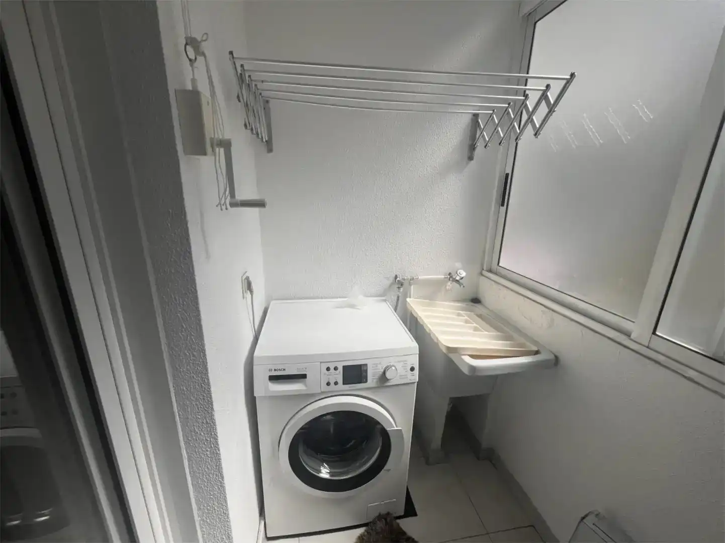 Bathroom of Flat for share in Vigo   with Parquet flooring, Furnished and Oven
