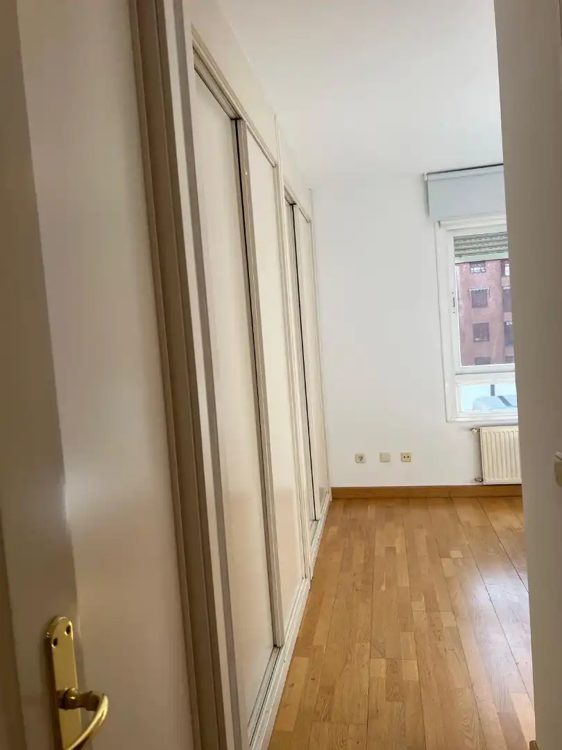Bedroom of Flat for rent in Madrid  with Air Conditioner, Heating and Parquet flooring