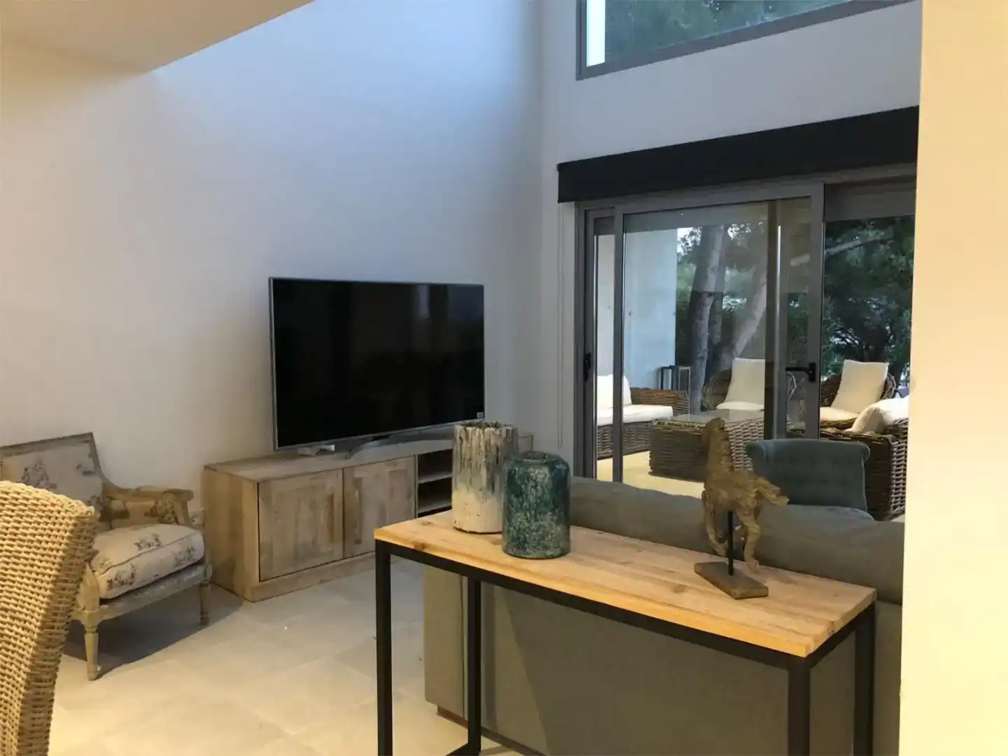 Sala de estar de Casa o chalet de alquiler en Es Mercadal con Aire acondicionado, Jardín privado y Piscina