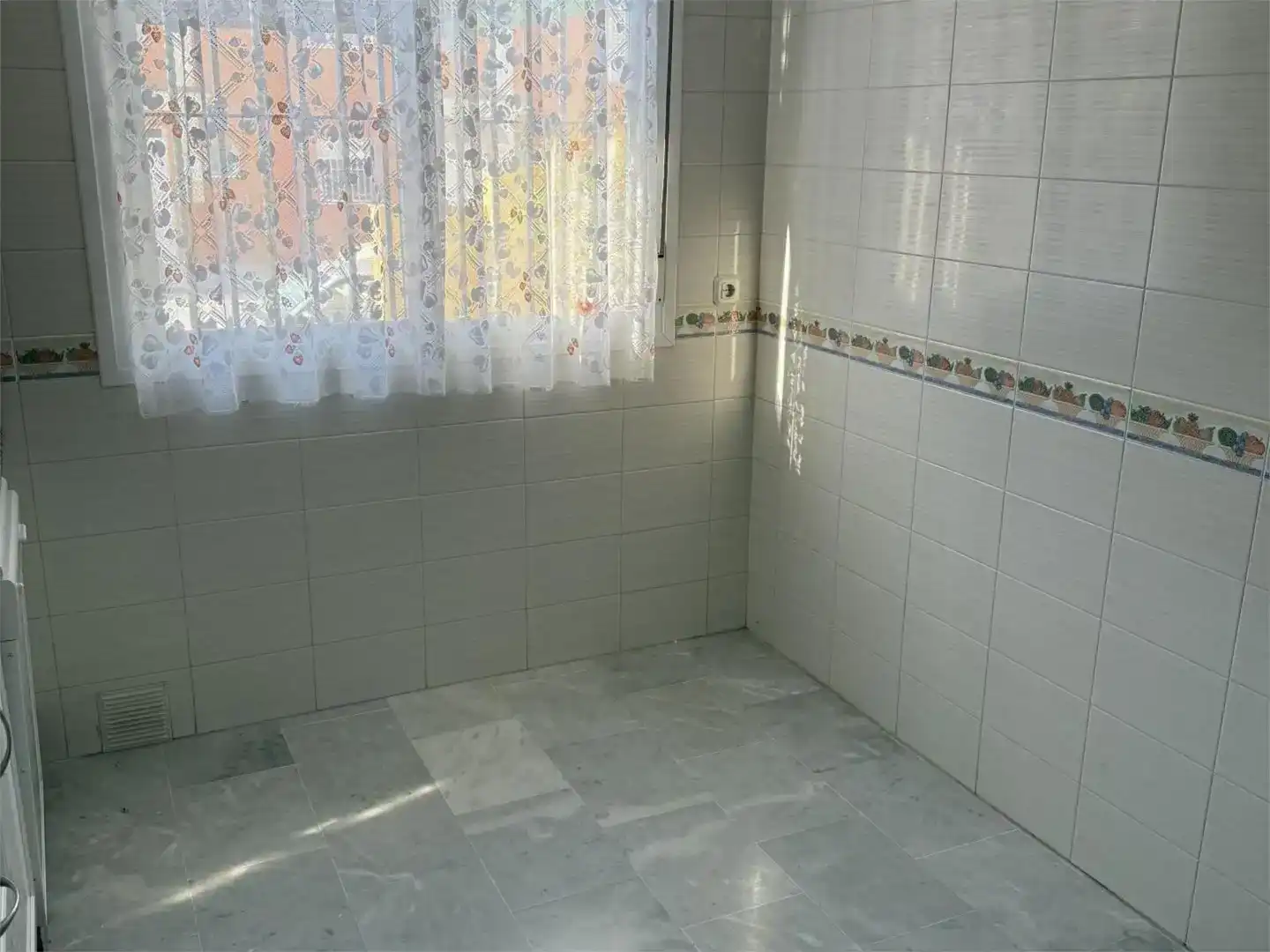 Bany de Pis en venda en Dos Hermanas amb Aire condicionat, Jardí privat i Piscina