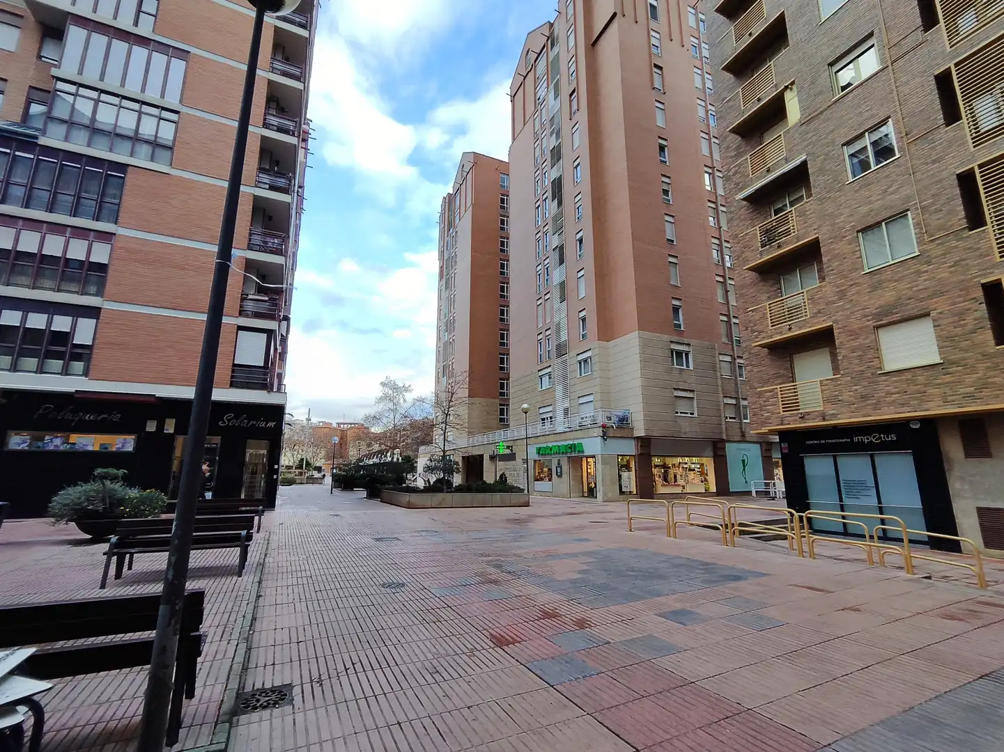 Vista exterior de Piso en venta en  Logroño con Calefacción, Parquet y Terraza