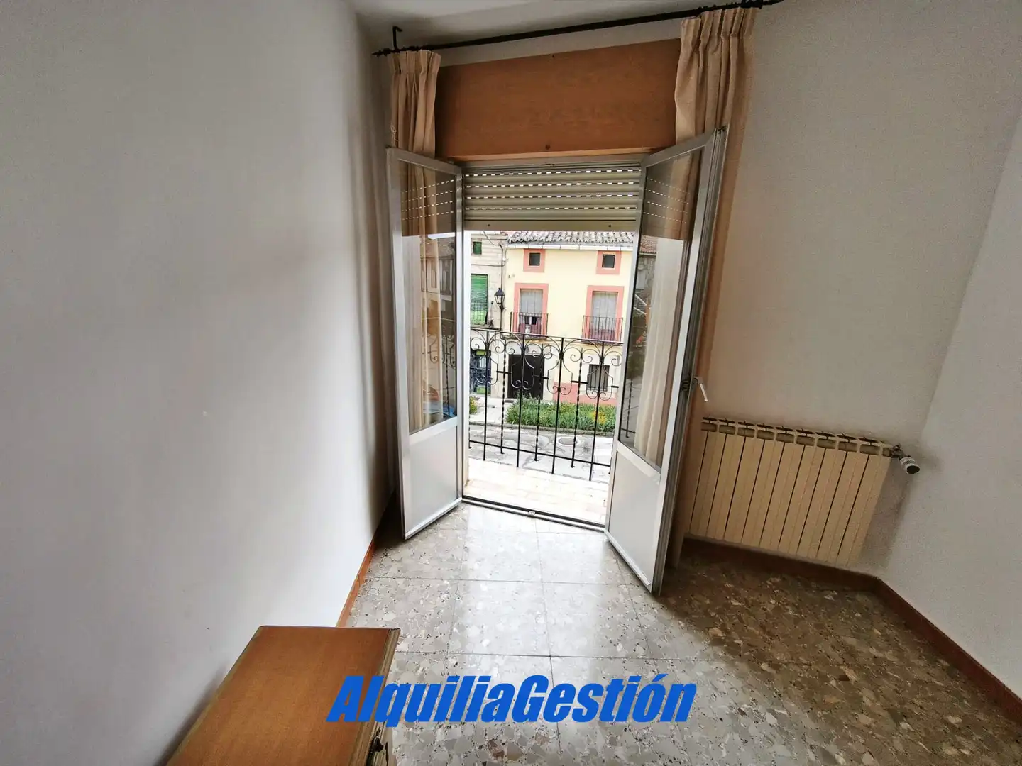 Casa adosada en venta en Tamajón con Calefacción, Terraza y Balcón