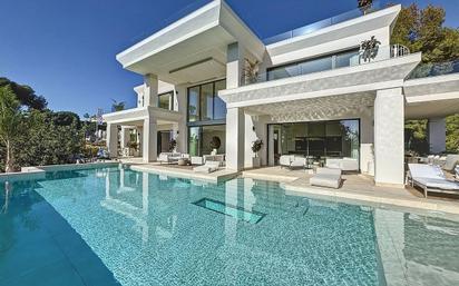 Swimming pool of House or chalet for sale in Marbella  with Air Conditioner, Private garden and Terrace
