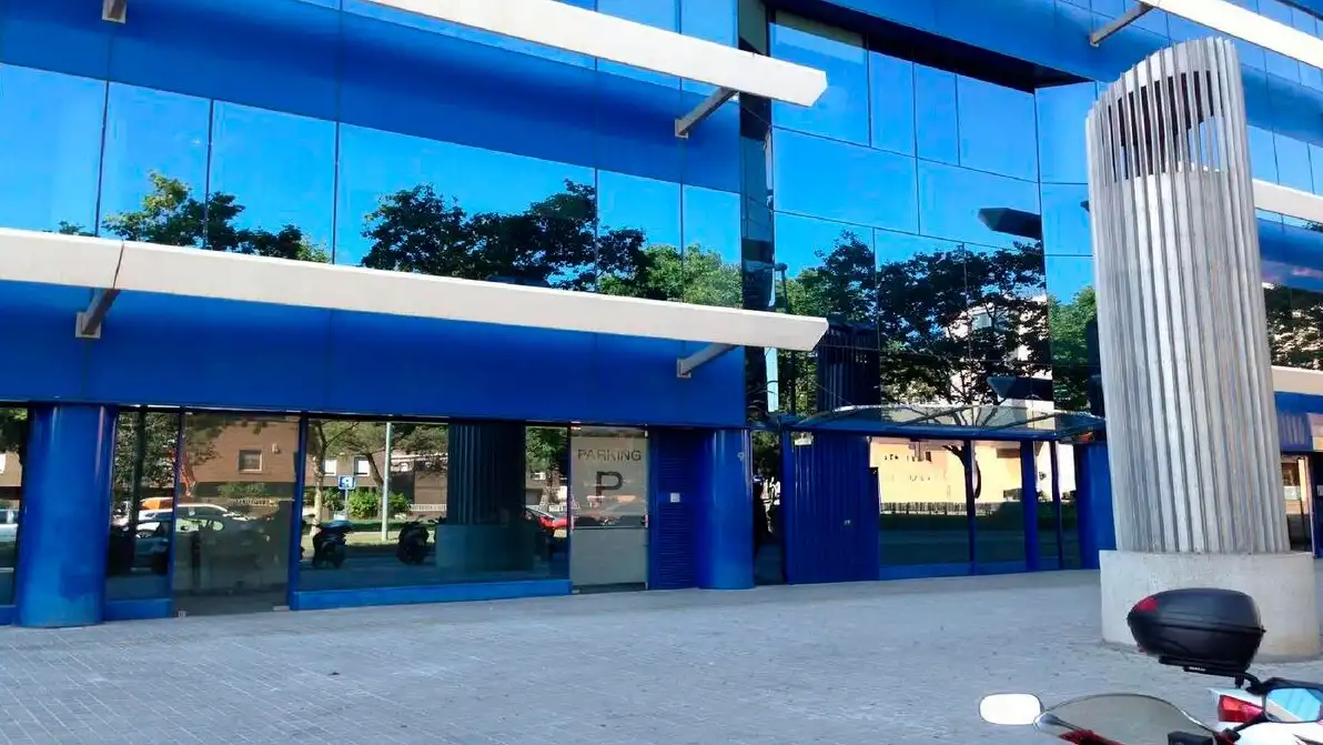 Außenansicht von Büro zum Verkauf in Badalona