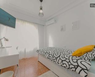 Bedroom of Flat to share in Burjassot  with Air Conditioner and Terrace