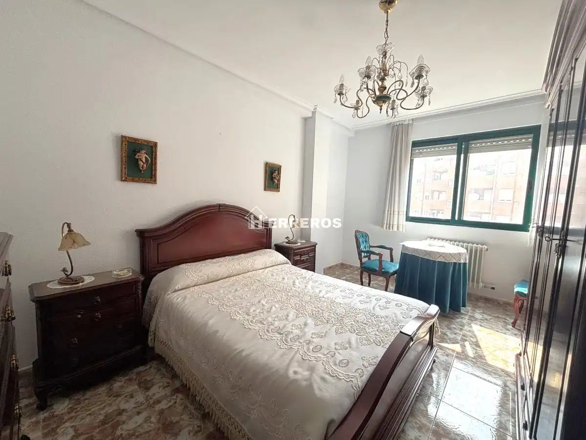 Habitación de Piso en venta en  Logroño con Calefacción, Terraza y Trastero