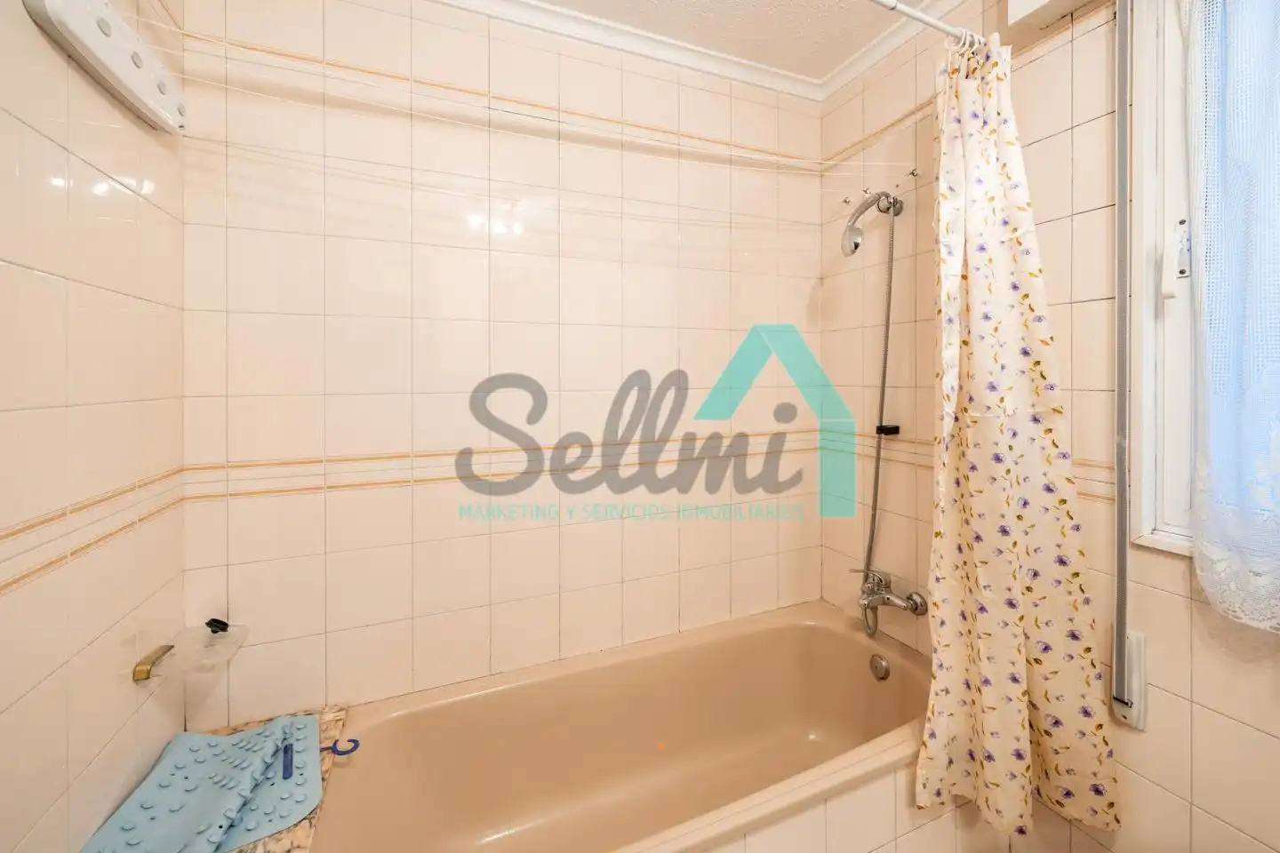 Badezimmer von Wohnung zum Verkauf in Gijón  mit Heizung und Parkett