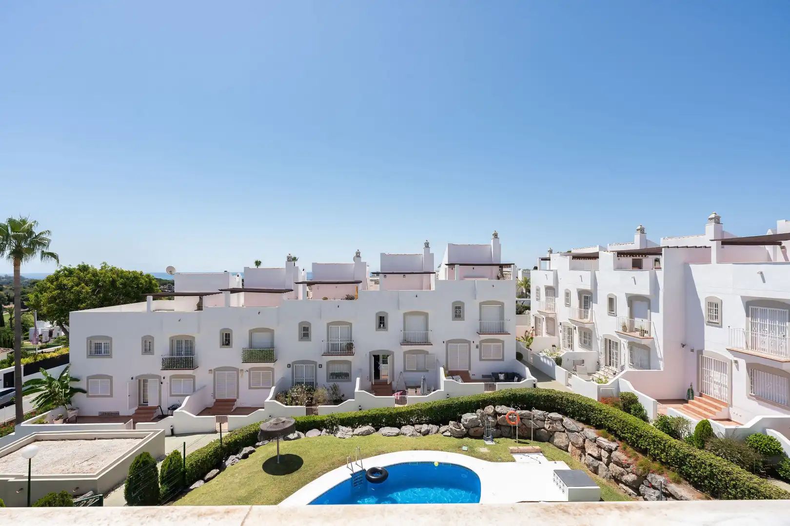 Vista exterior de Casa adosada en venta en Marbella con Aire acondicionado, Terraza y Piscina