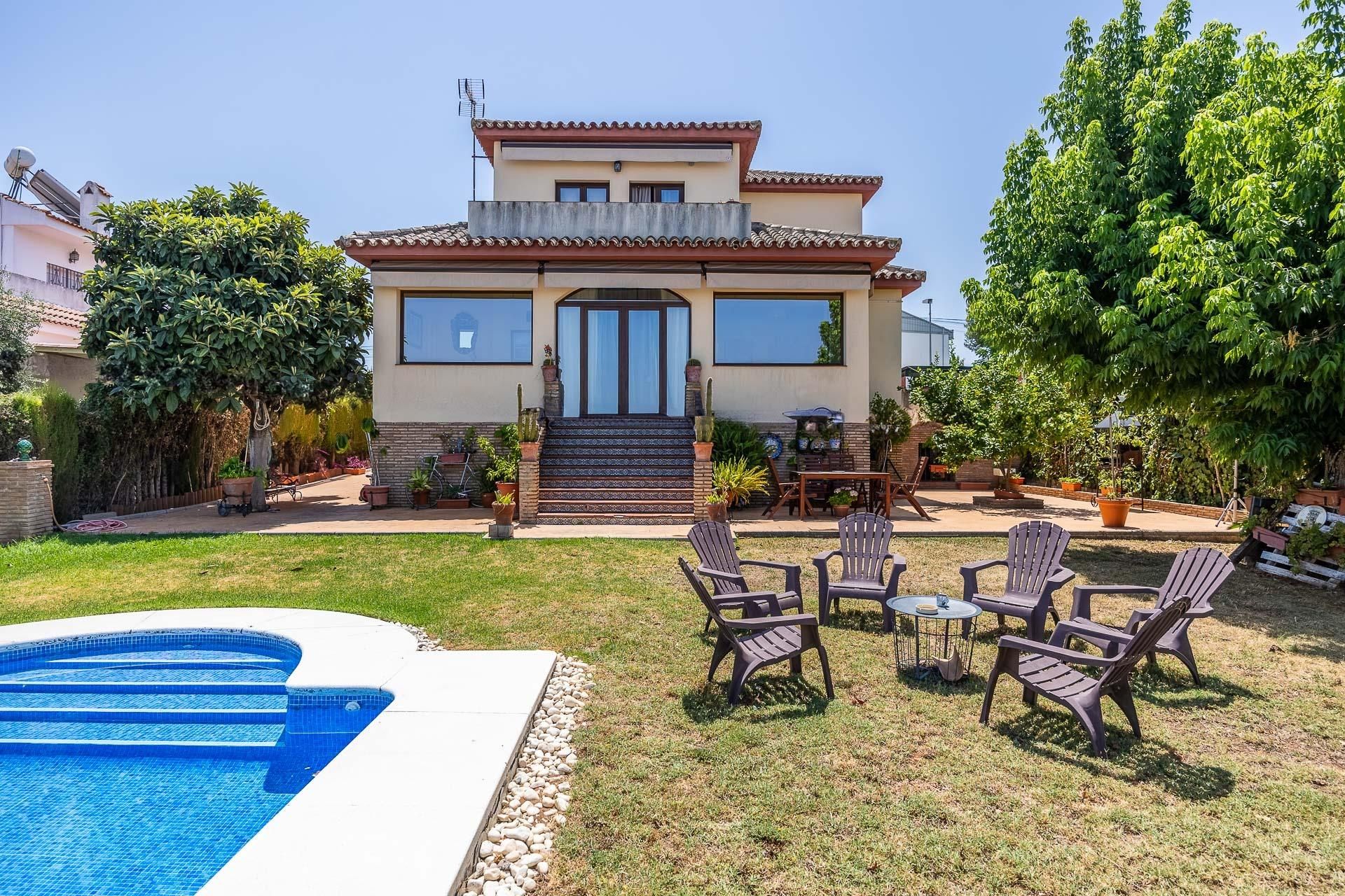 Jardí de Casa o xalet en venda en Montequinto amb Piscina comunitària
