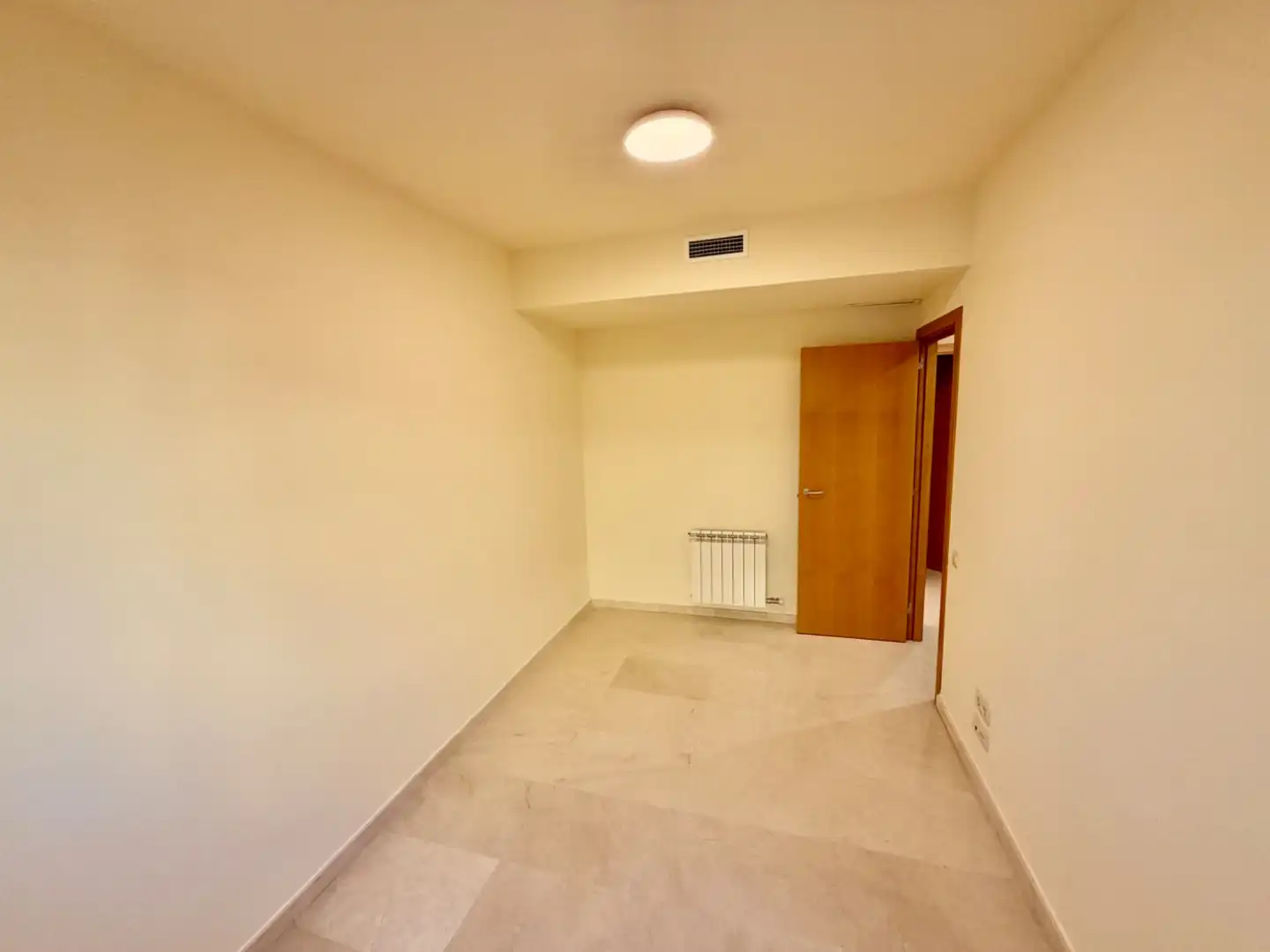 Flat for rent in  Barcelona Capital  with Air Conditioner, Terrace and Balcony