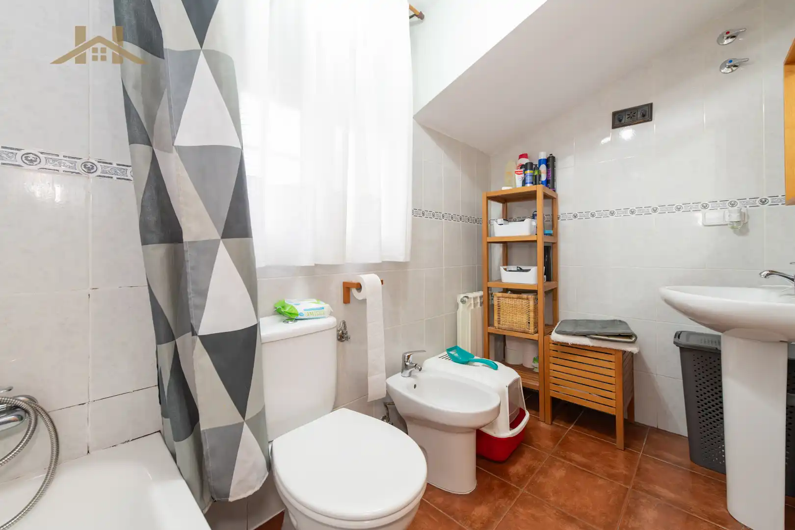 Baño de Casa adosada en venta en Miraflores de la Sierra con Trastero, Amueblado y Horno