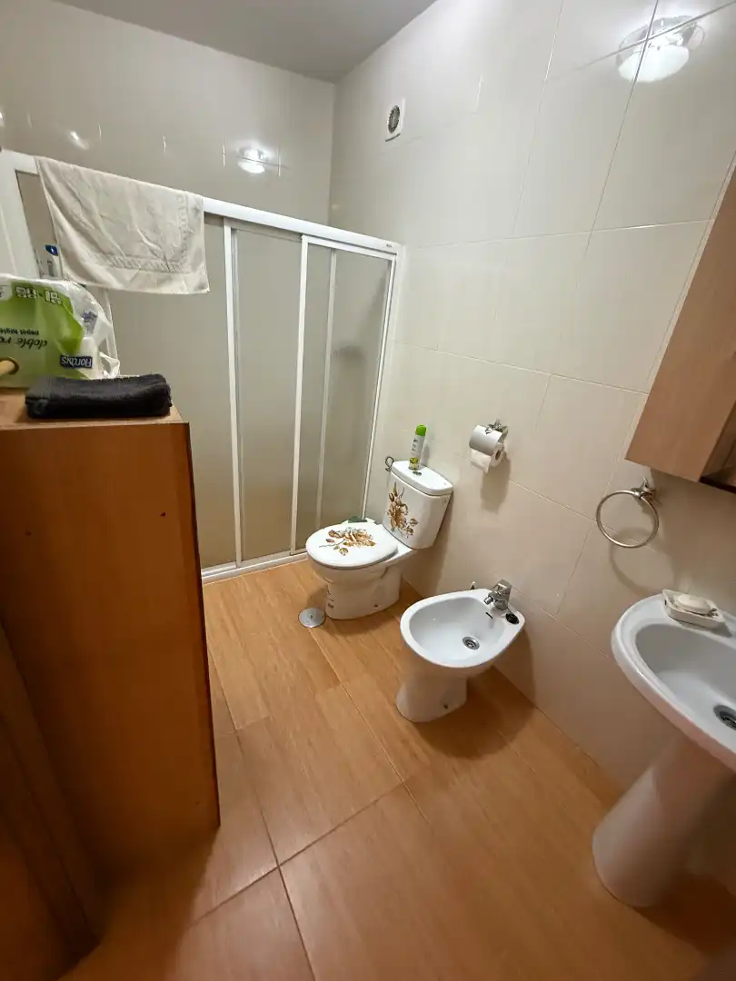 Bany de Casa o xalet en venda en Alcalá la Real amb Jardí privat, Parquet i Terrassa