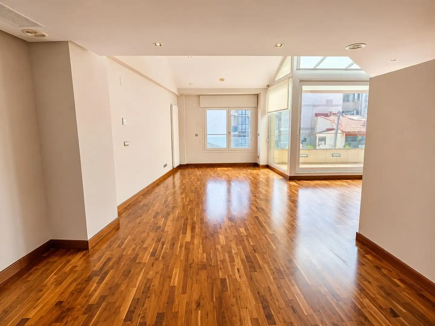 Sala d'estar de Àtic de lloguer en Alicante / Alacant amb Calefacció, Parquet i Terrassa