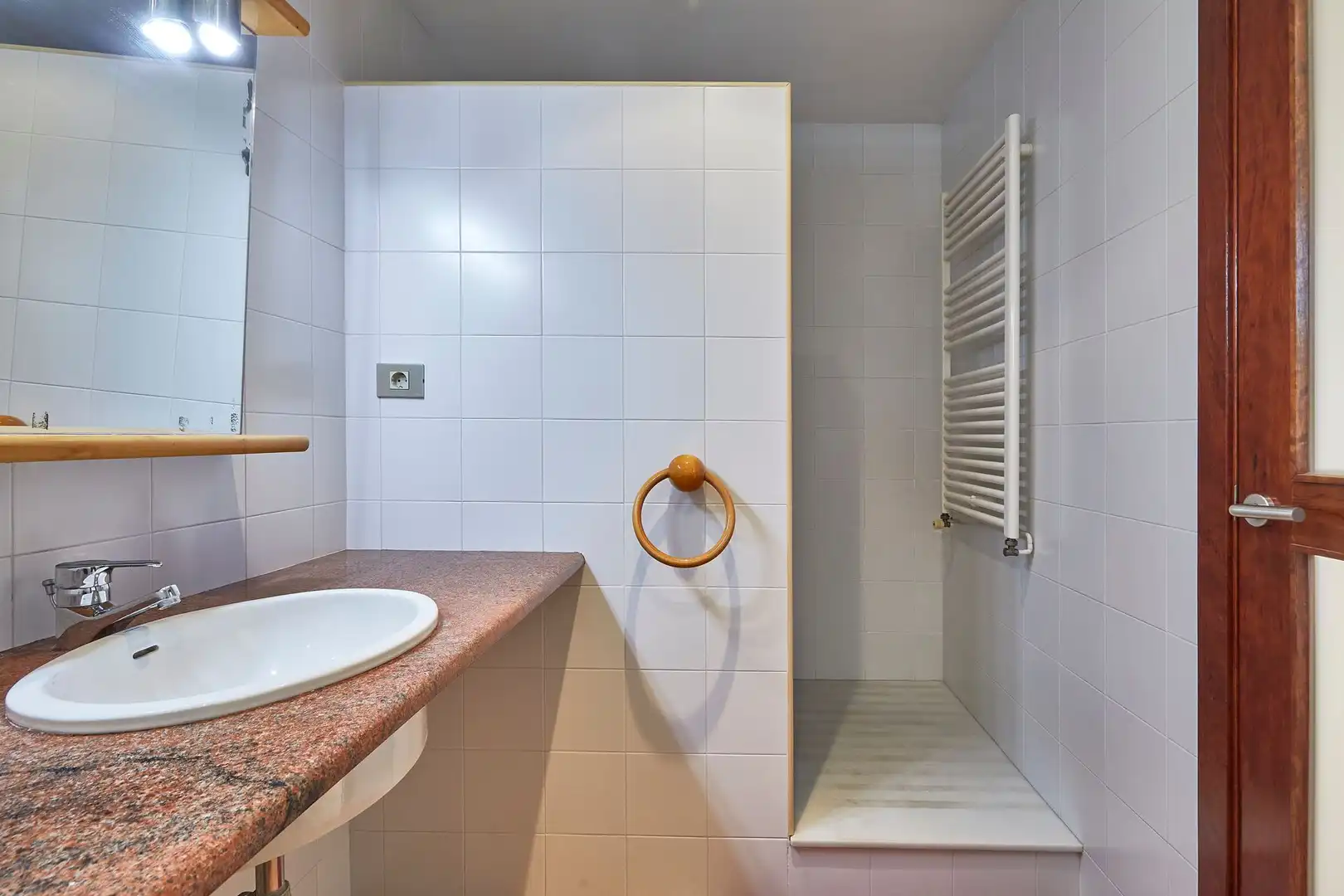 Badezimmer von Haus oder Chalet zum Verkauf in Premià de Dalt mit Klimaanlage, Heizung und Privatgarten