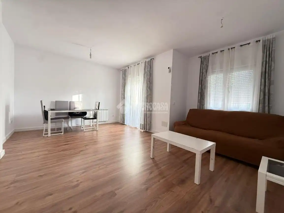 Sala d'estar de Casa adosada en venda en Ontígola amb Calefacció, Terrassa i Piscina comunitària