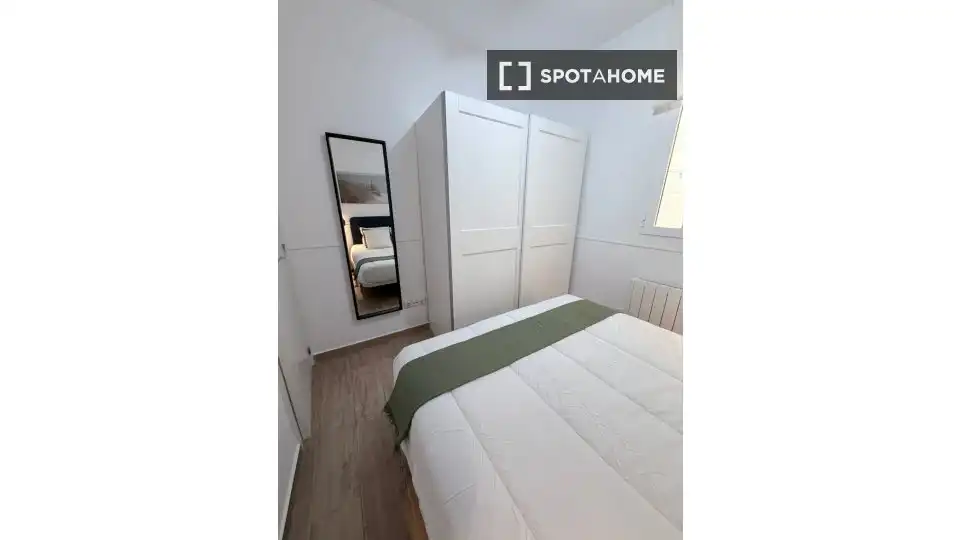 Schlafzimmer von Wohnung zur Miete in Madrid mit Klimaanlage, Heizung und Möbliert