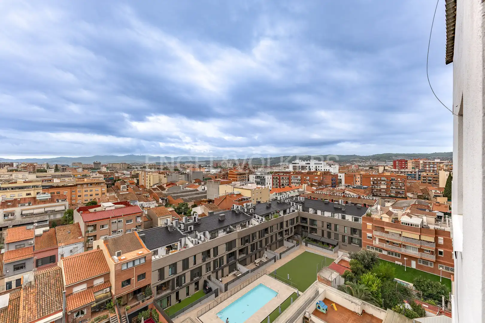 Vista exterior de Ático en venta en Sabadell con Calefacción, Terraza y Balcón