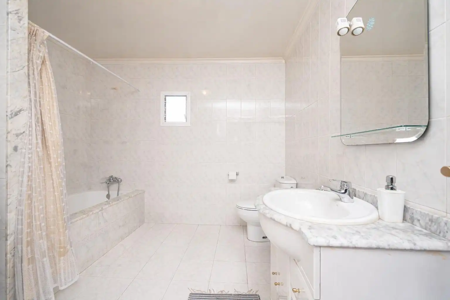 Bany de Casa o xalet en venda en  Palma de Mallorca amb Calefacció, Jardí privat i Terrassa