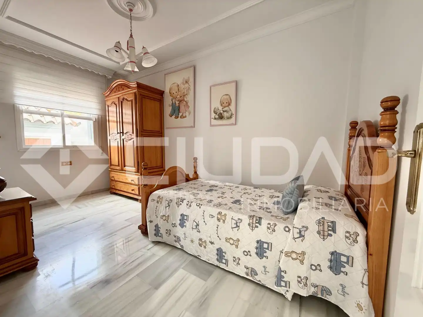 Habitación de Casa adosada en venta en Lebrija