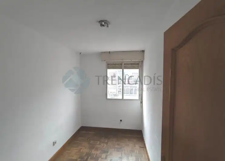 Piso de 3 dormitorios con terraza !  Bien ubicado !Vivienda de 71 m la venta en el barrio de San Fermín, Madrid.La vivienda está d, imatge 4