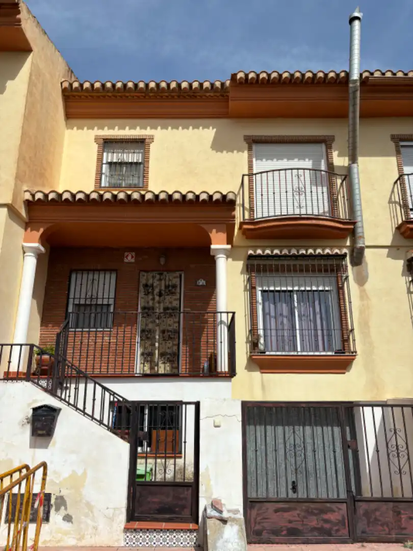 Vista exterior de Casa adosada en venda en La Malahá amb Calefacció, Jardí privat i Traster