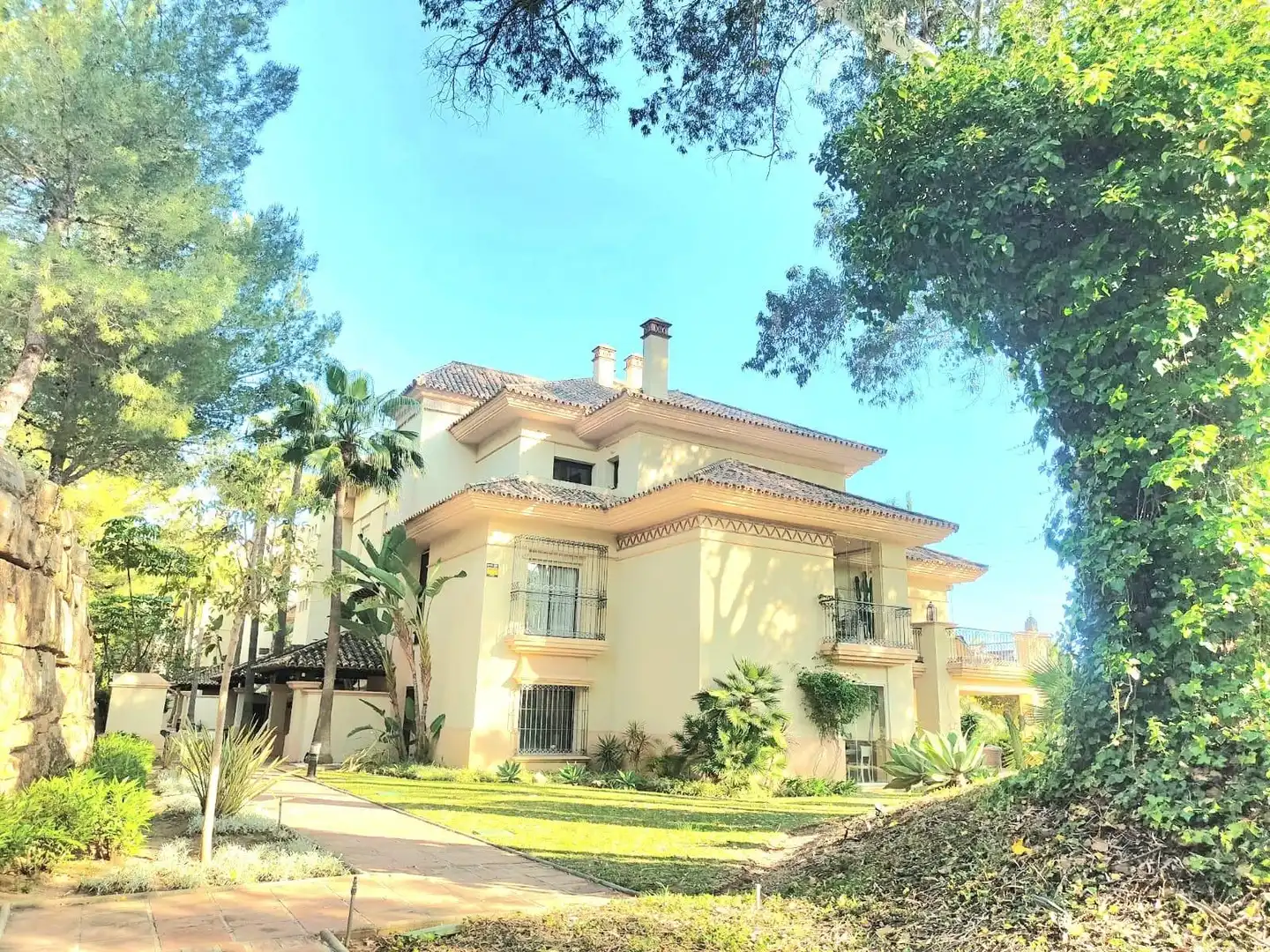 Vista exterior de Apartamento en venta en Marbella con Calefacción, Jardín privado y Terraza