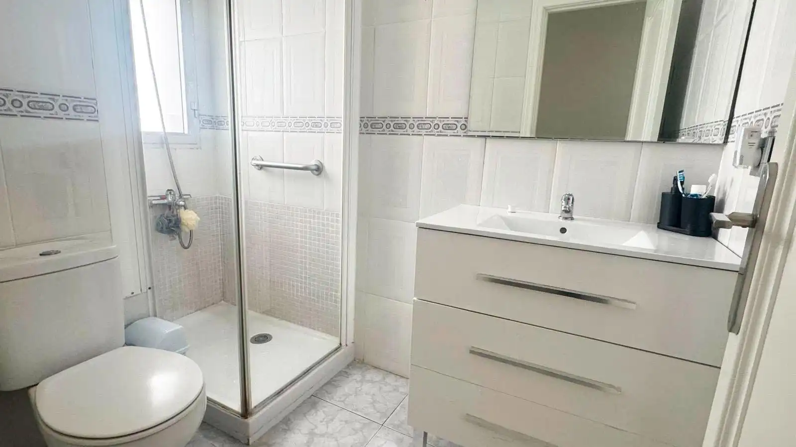 Bathroom of Flat for sale in Córdoba  with Air Conditioner, Heating and Terrace