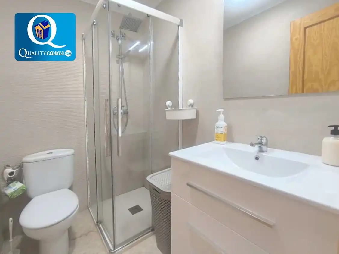 Bany de Apartament en venda en Elche / Elx amb Aire condicionat, Calefacció i Terrassa