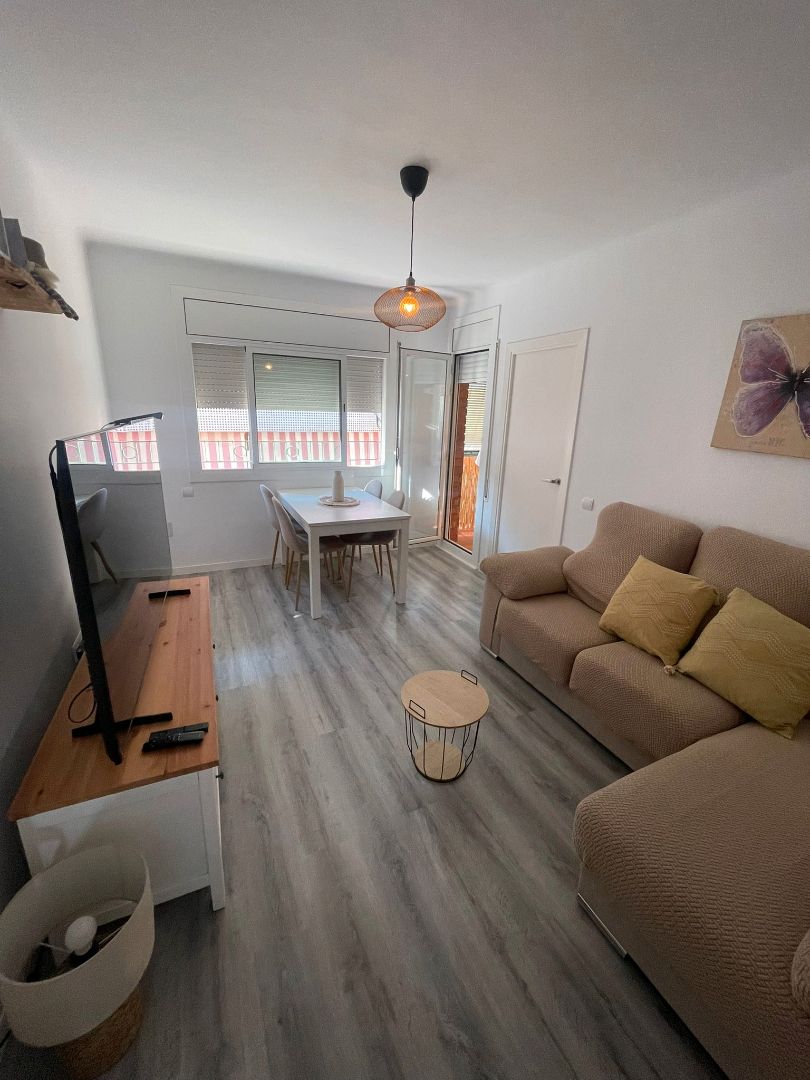 Sala d'estar de Pis en venda en Viladecans amb Parquet, Moblat i Balcó
