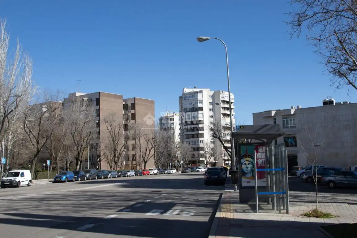 Vista exterior de Pis en venda en Madrid amb Calefacció i Piscina comunitària