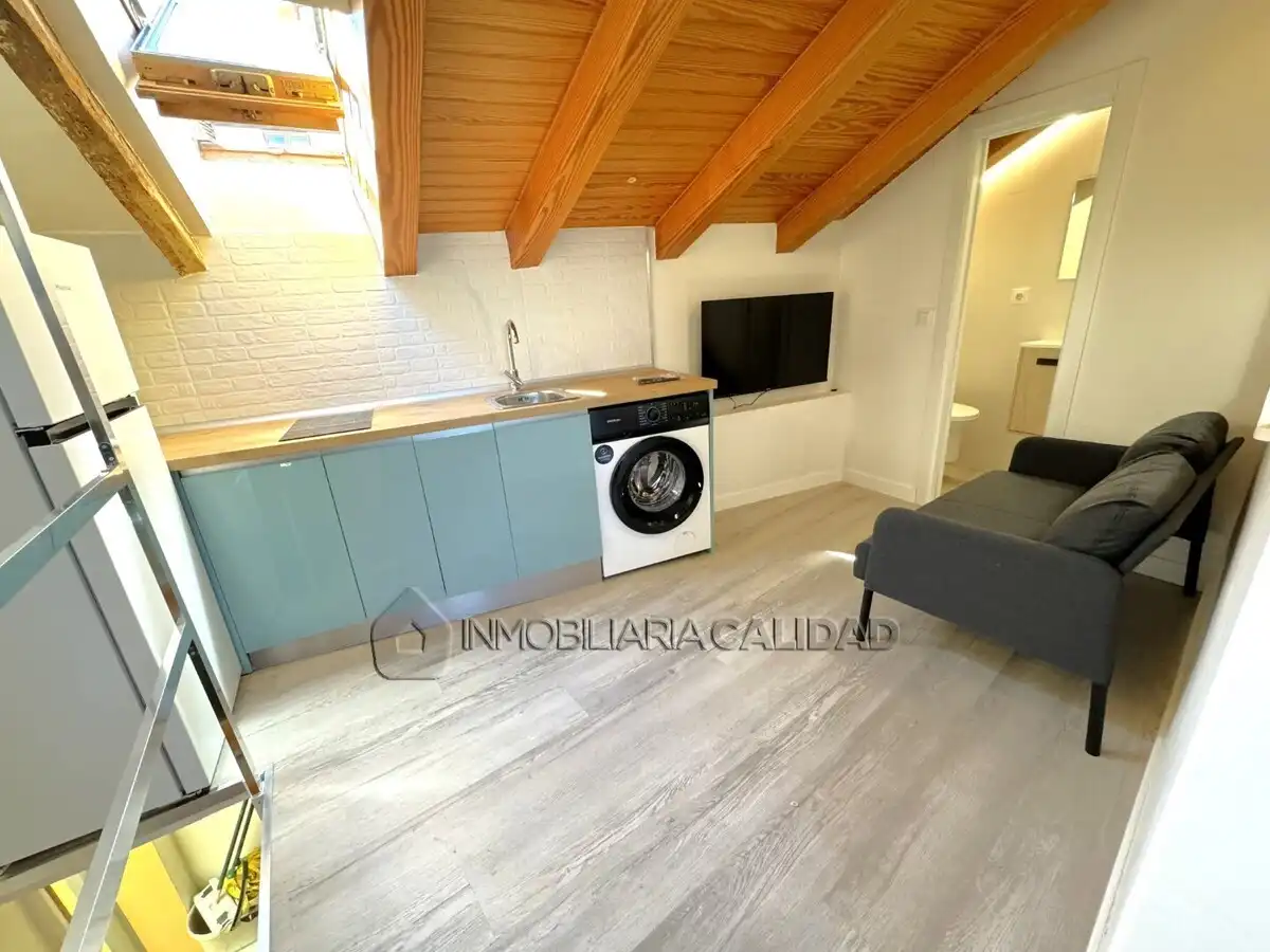 Vista exterior de Piso de alquiler en Burgos con Calefacción y Amueblado
