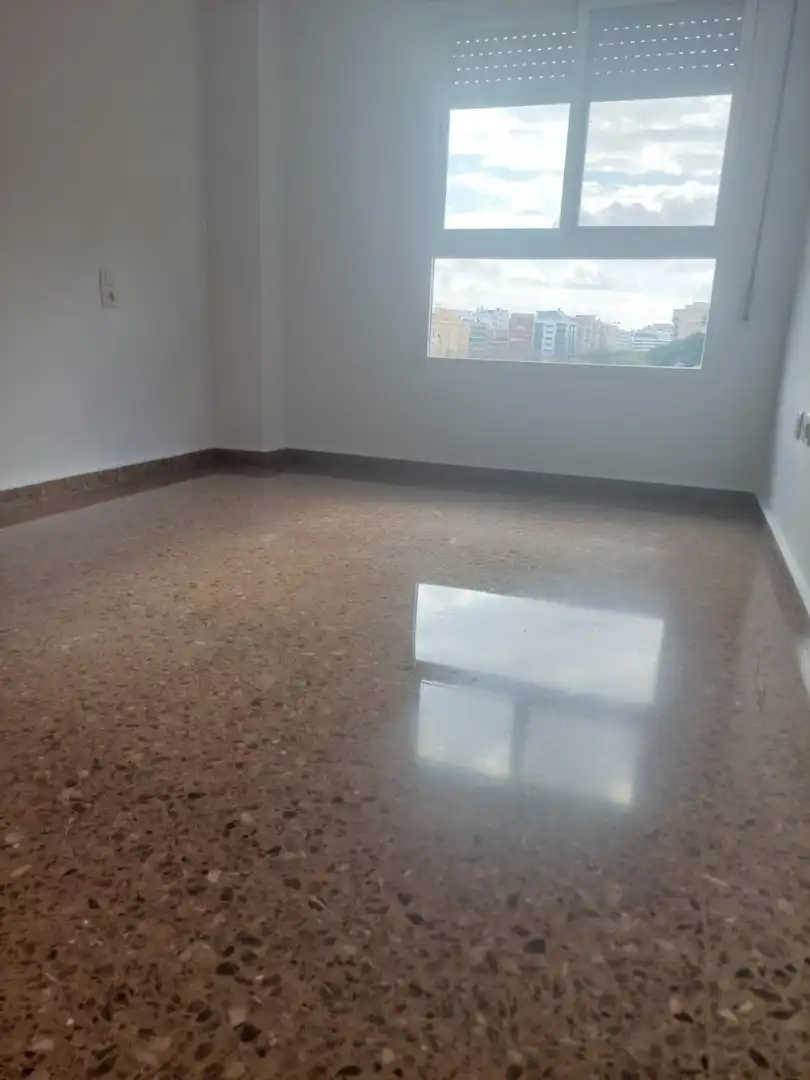 Dormitori de Pis de lloguer en Valencia amb Aire condicionat i Terrassa