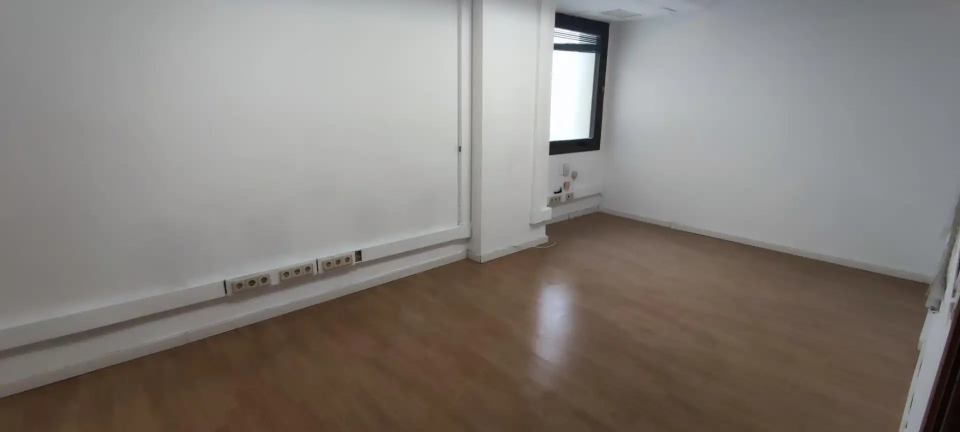 Office for rent in Sevilla  with Air Conditioner