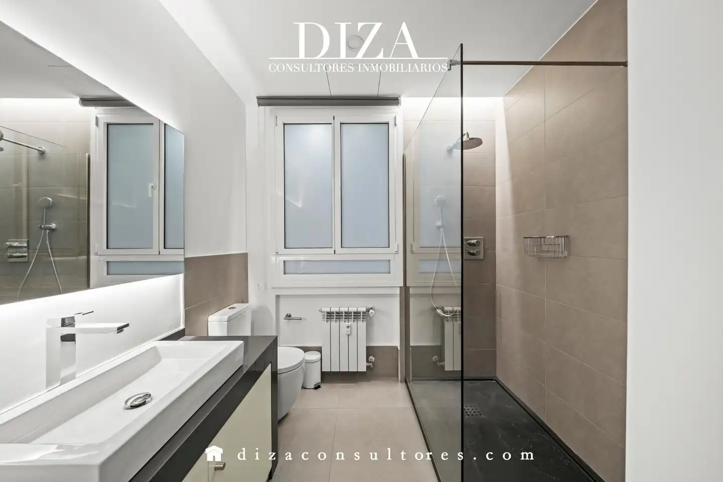 Badezimmer von Erdgeschoss zum Verkauf in Madrid mit Klimaanlage und Möbliert