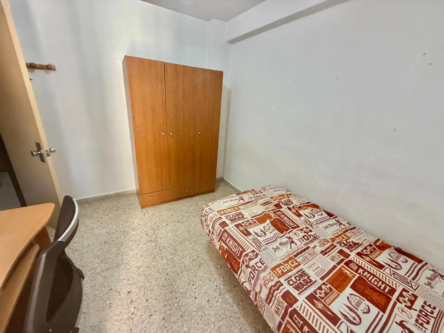Dormitori de Pis en venda en Jaén amb Aire condicionat, Moblat i Balcó