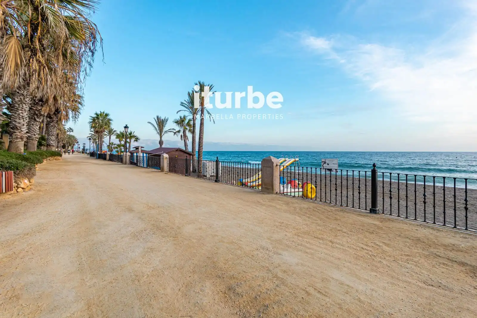 Vista exterior de Casa adosada de lloguer en Marbella amb Aire condicionat, Calefacció i Piscina