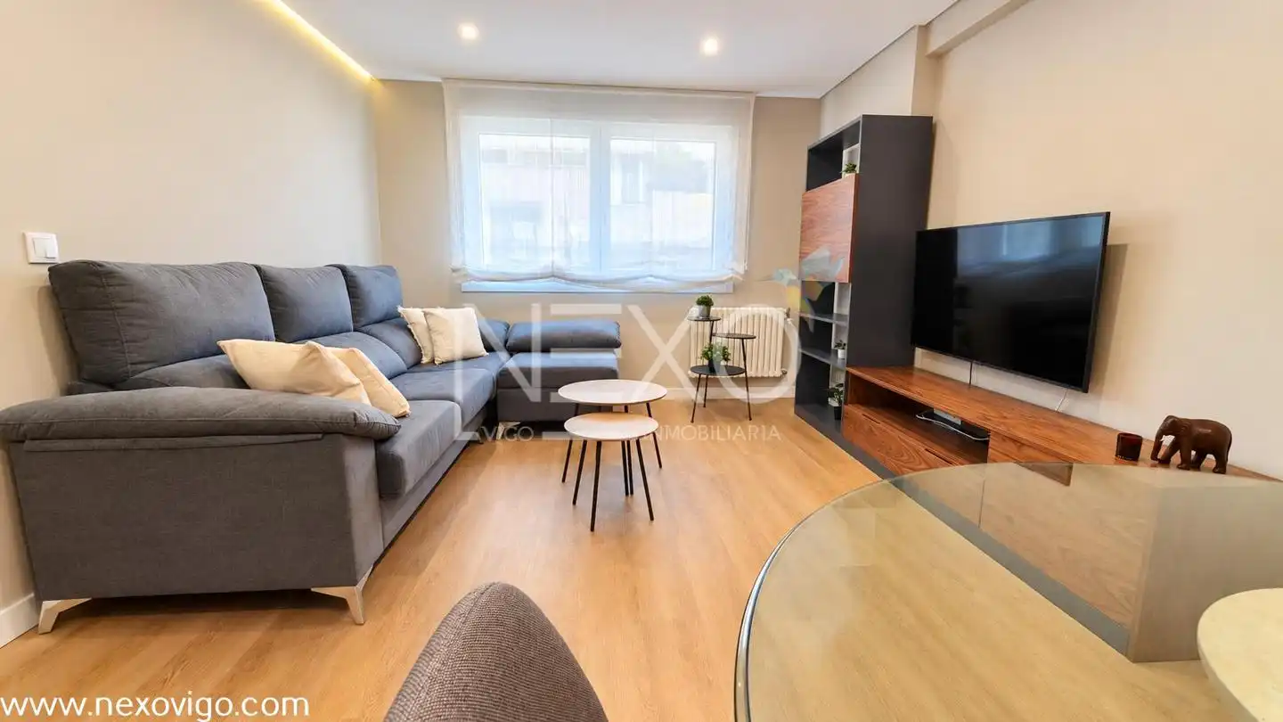 Sala de estar de Piso en venta en Vigo  con Calefacción, Trastero y Amueblado