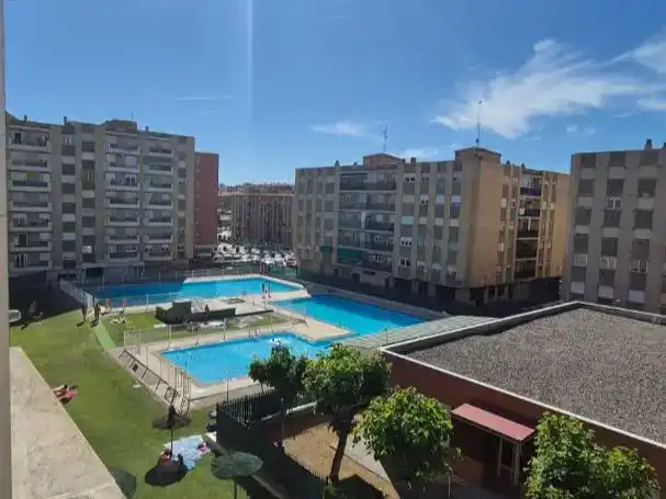 Piscina de Pis en venda en Salamanca amb Piscina, Moblat i Balcó